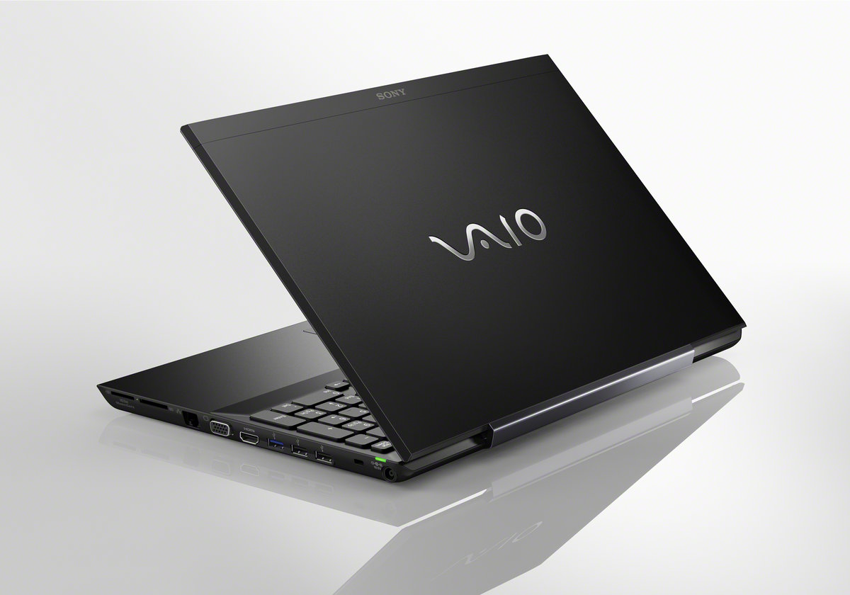 Sony VAIO VPCSE27FX/B Laptop Computer - Intel Core i7-2640M 2.8GHz, 6GB  DDR3, 640GB HDD, Blu-ray Player/DVDRW, 15.5 Full HD, Windows 7 Home Premium  64-bit, ...